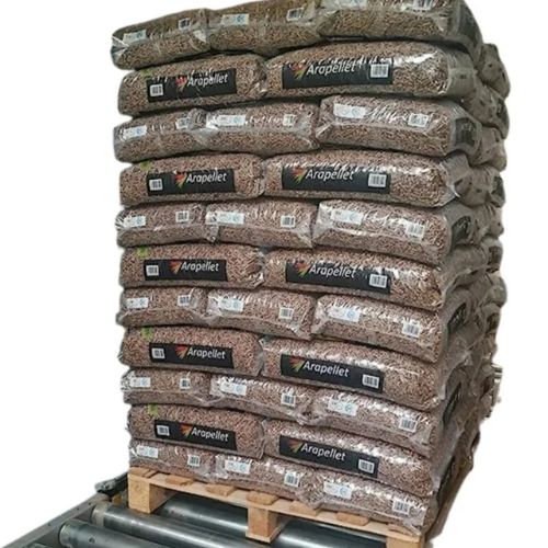Palet de Pellet ARAPELLET with 77 bags, each 15 kg, stacked neatly for efficient storage and easy access.