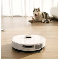 Dreame L40 Ultra robot friegasuelos with LDS, RGB lights, and 3D structured light in white, showcasing its sleek design.