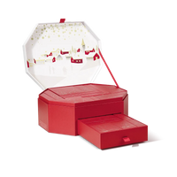 Calendario de Adviento KIKO MILANO Snow-Kissed Holiday con 24 sorpresas de maquillaje, skincare y accesorios.