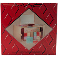 Calendario de Adviento M·A·C MISTERIO MUST HAVES 2025 en color rojo, con 24 puertas y diseño reutilizable.