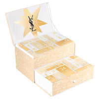 Calendario de Adviento YVES SAINT LAURENT con diseño couture Cassandre Dorado, 24 sorpresas de maquillaje y skincare.