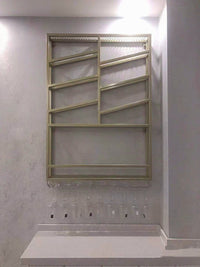 Estante industrial de pared para vino, botellero metálico negro con capacidad para 6 botellas y 2 estantes.