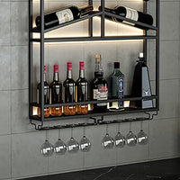 Estante industrial de pared para vino metálico negro, con capacidad para 6 botellas y 2 estantes decorativos.