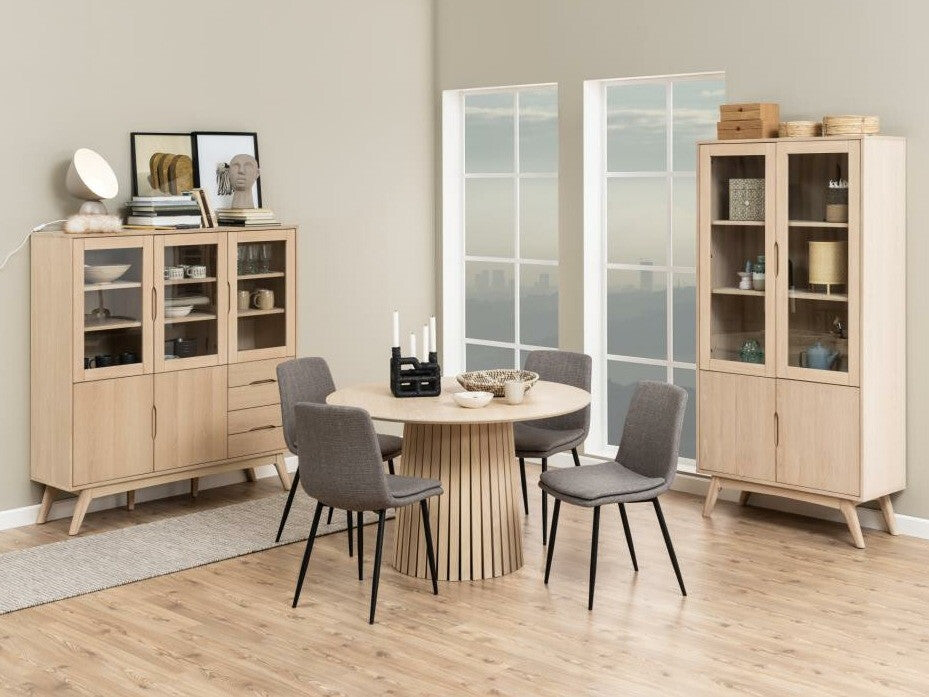 Redonda mesa NORSICA 625 de roble claro, diámetro 120 cm y altura 75 cm, ideal para decoración de interiores.