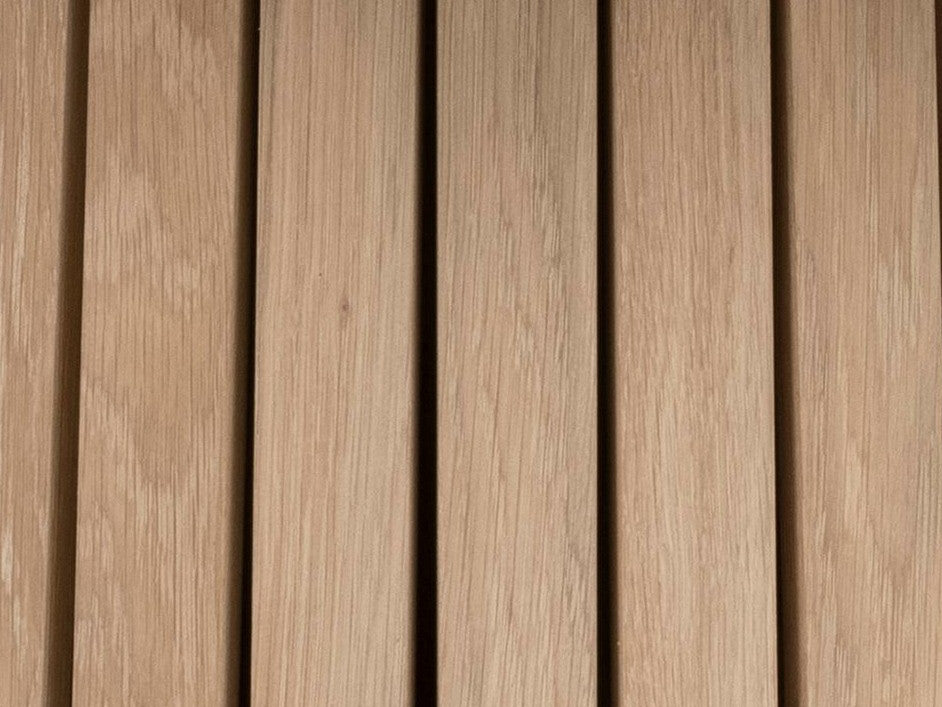 Redonda mesa de NORSICA, diámetro 120 cm y altura 75 cm, fabricada en roble claro, ideal para decoración.