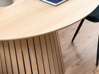 Mesa NORSICA 625 Redonda de roble claro, diámetro 120 cm y altura 75 cm, ideal para decoración de interiores.