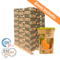 Pallet of 1050 kg Naturpellet pellets with double certification EN Plus A1 and DIN Plus stacked indoors.