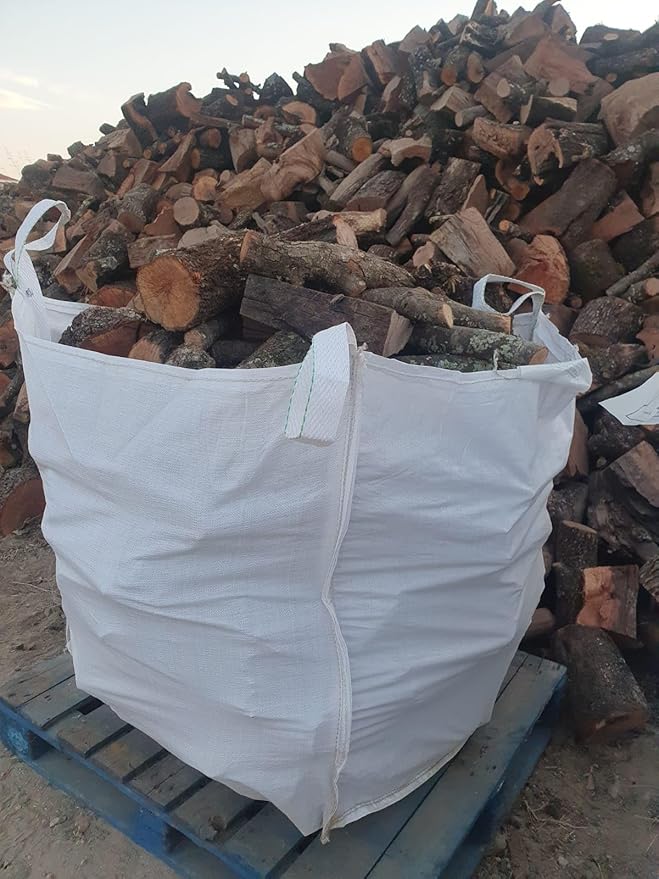 Saca de leña de encina de 350 kg, ideal para chimeneas, calderas y estufas, mostrando la madera de alta consistencia.